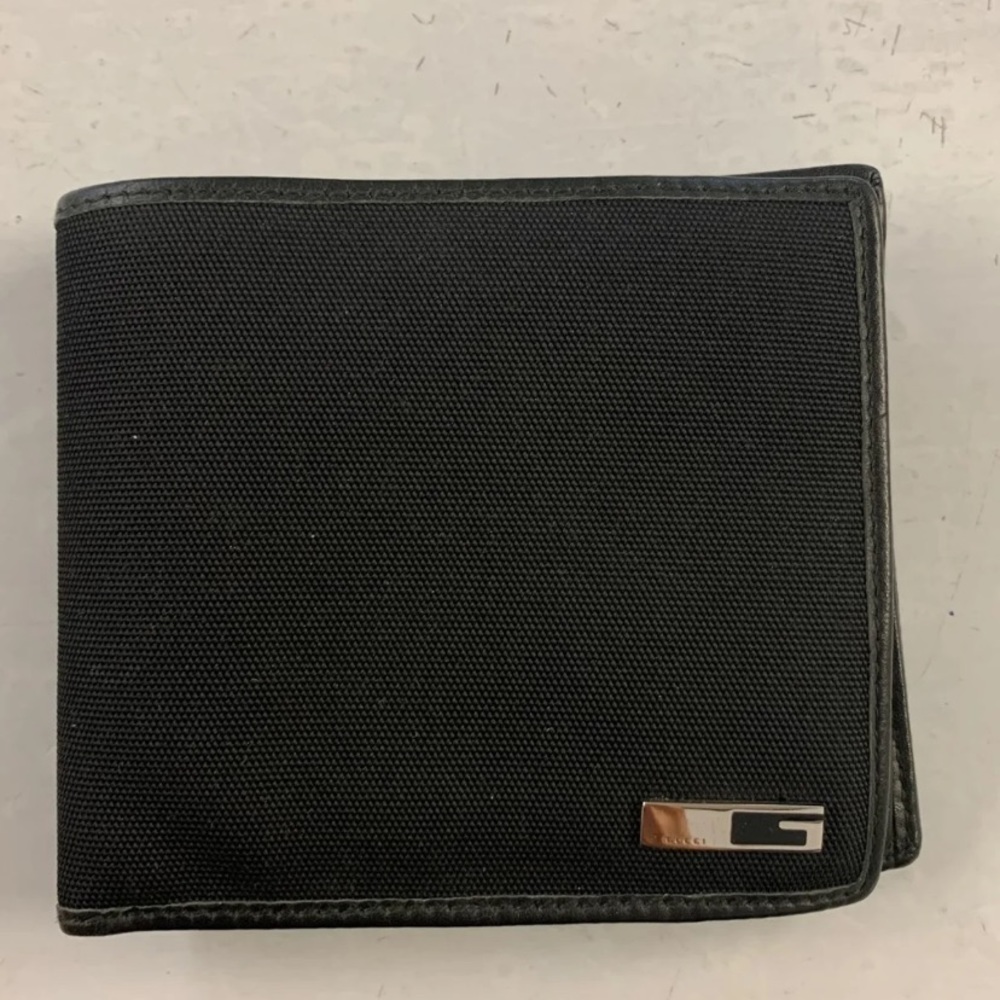 Men’s gucci wallet